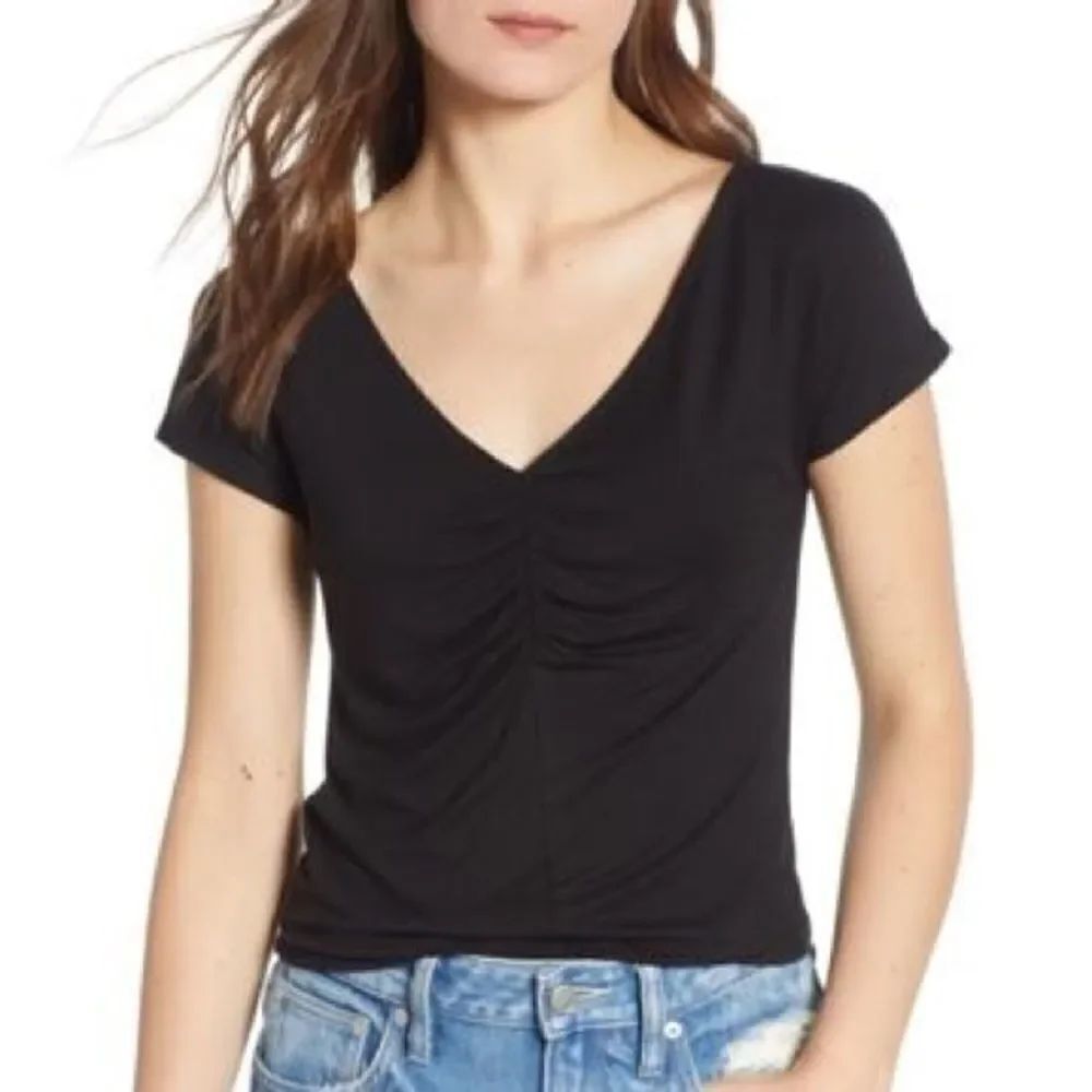 Socialite Black Cinch Front Tee Size Small